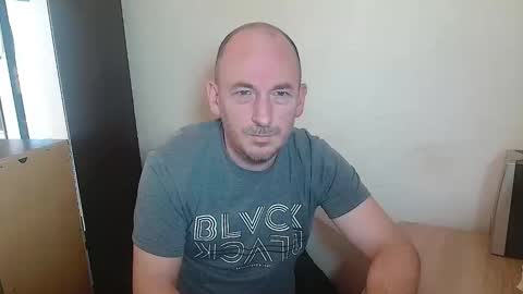 Snapshot of johanbarker chatting on February 27, 2026, 11:43 am Johan online show from February 27, 2026, 11:43 am