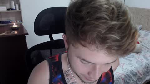 Snapshot of johanleonsweetboy chatting on December 20, 2024, 4:42 am JOHAN independient model online show from December 20, 2024, 4:42 am