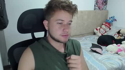 Snapshot of johanleonsweetboy chatting on January 3, 2025, 5:06 am JOHAN independient model online show from January 3, 2025, 5:06 am