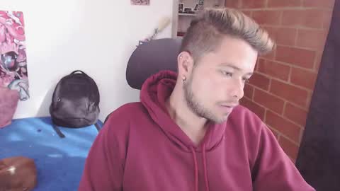 JOHAN independient model online show from January 7, 2026, 1:35 pm