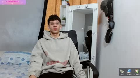 john_ssnow29 online show from January 15, 2025, 9:51 pm