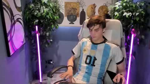 John online show from September 23, 2025, 7:55 am