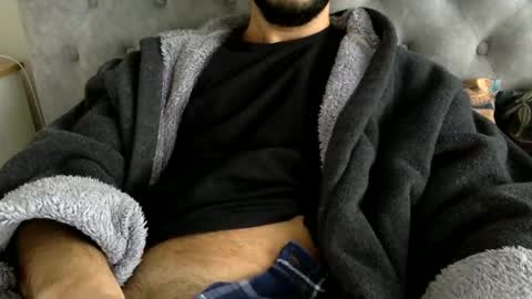 johnniewalker9 online show from November 22, 2025, 11:42 am