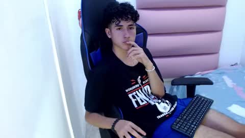 Snapshot of johnny_cagee chatting on December 5, 2024, 10:01 am johnny_cagee online show from December 5, 2024, 10:01 am