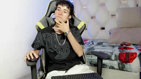 Snapshot of johnny_cagee chatting on September 19, 2025, 4:03 am johnny_cagee online show from September 19, 2025, 4:03 am