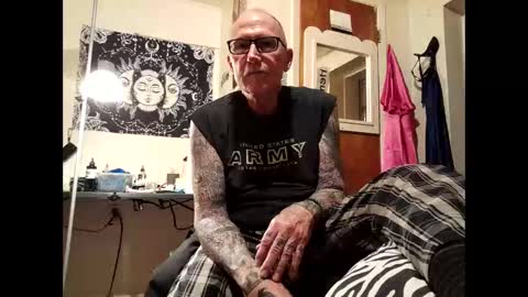 Snapshot of johnnyanubis chatting on February 20, 2026, 10:10 pm Master online show from February 20, 2026, 10:10 pm