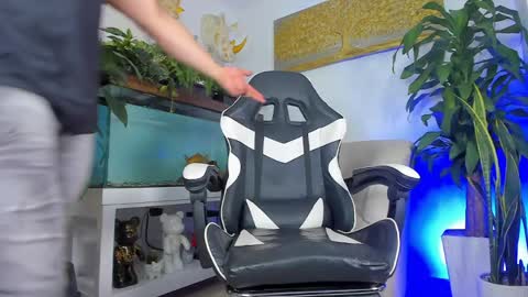 JOHNNY online show from April 12, 2026, 1:10 am