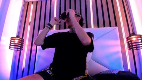 johnsonisaac94  online show from September 18, 2025, 2:02 am