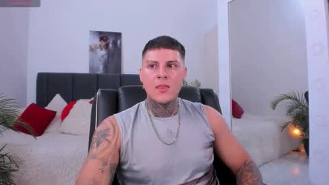 Snapshot of johny_multicum chatting on October 25, 2025, 6:46 pm Johny online show from October 25, 2025, 6:46 pm