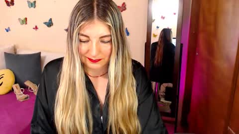 Jolie Mature online show from December 18, 2025, 8:15 pm