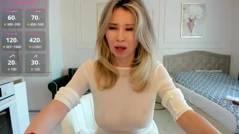 Jolie Ozolla online show from September 11, 2025, 10:15 am