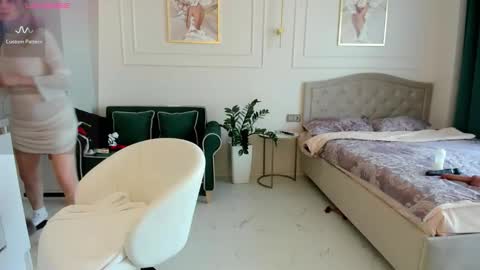 Jolie Ozolla online show from September 15, 2025, 12:49 pm