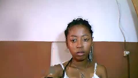 joliekah27 online show from February 16, 2025, 9:26 am