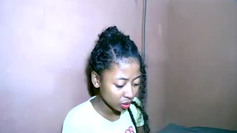 joliekah27 online show from February 24, 2025, 3:20 pm