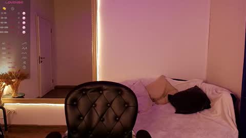 Polly  online show from October 17, 2025, 2:59 am