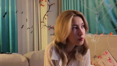 Viola online show from November 1, 2025, 11:01 am