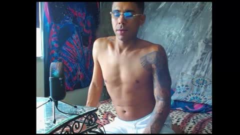 Snapshot of jonesjoness15 chatting on October 21, 2025, 7:03 pm jonesjoness15 online show from October 21, 2025, 7:03 pm