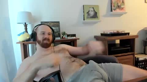 Snapshot of jonnlulz chatting on February 5, 2025, 8:25 pm Jon online show from February 5, 2025, 8:25 pm