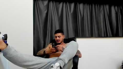 jonnyporn1 online show from January 4, 2025, 5:05 am