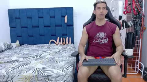 jose_rumbero91 online show from November 26, 2025, 12:17 pm