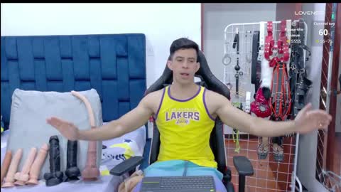 jose_rumbero91 online show from April 3, 2026, 9:35 pm