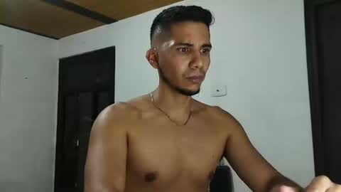 joselopez2101 online show from December 1, 2025, 2:49 am