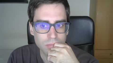 Snapshot of josevd chatting on May 19, 2026, 9:04 am Jose online show from May 19, 2026, 9:04 am
