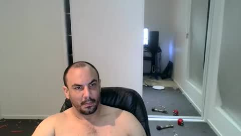 josh_aus333 online show from October 10, 2025, 1:10 pm