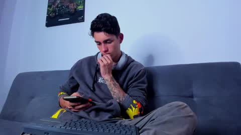 Snapshot of joshmiller_ chatting on December 26, 2024, 2:01 am Josh online show from December 26, 2024, 2:01 am