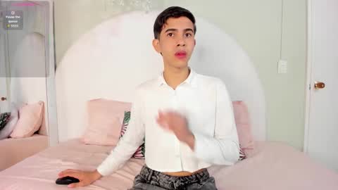 Joshua Sanz  online show from October 26, 2025, 3:34 am