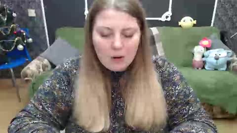 josiesun771 online show from February 3, 2025, 7:29 am