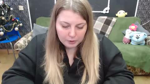 josiesun771 online show from February 7, 2025, 10:08 am