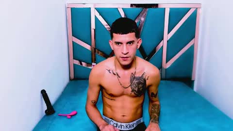 josue_linares online show from September 25, 2025, 2:48 am