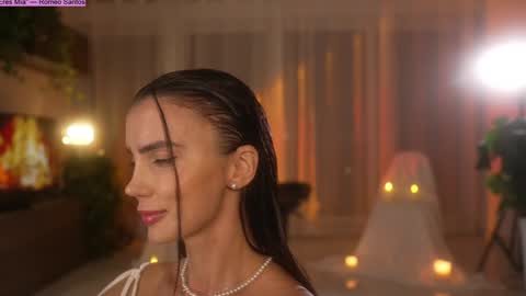 Jennifer Diaz online show from November 6, 2025, 7:26 pm