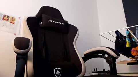 ju537705 online show from October 12, 2025, 4:33 am