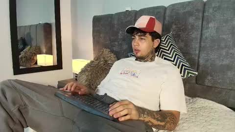 juan_alvarez18 online show from January 9, 2026, 3:42 am