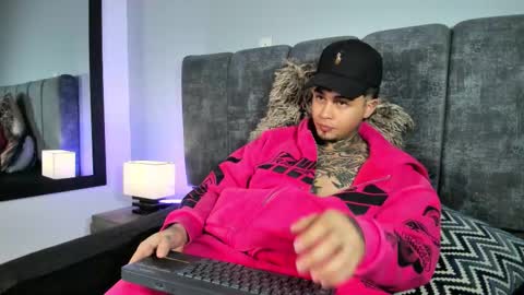 juan_alvarez18 online show from January 10, 2026, 10:58 pm