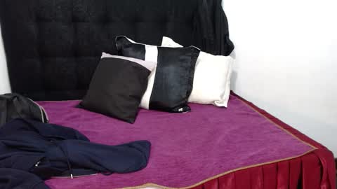 Snapshot of juan_and_luciana chatting on February 3, 2026, 11:59 am online show from February 3, 2026, 11:59 am