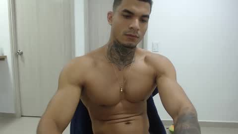 juan_gomez_1 online show from January 15, 2025, 10:38 am
