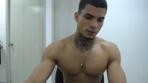 juan_gomez_1 online show from January 29, 2025, 10:32 pm