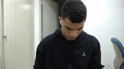 juan_gomez_1 online show from February 10, 2025, 11:36 am