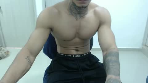 juan_gomez_1 online show from February 25, 2025, 8:19 pm