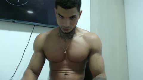 juan_gomez_1 online show from March 5, 2025, 11:27 pm