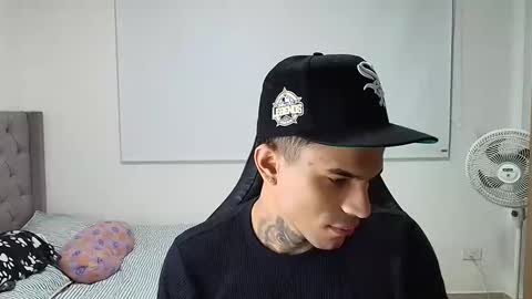 juan_gomez_1 online show from January 15, 2026, 9:25 am