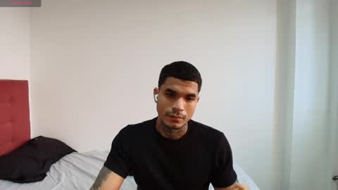juan_gomez_1 online show from April 18, 2026, 9:48 pm