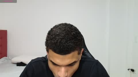 juan_gomez_1 online show from April 30, 2026, 12:17 am