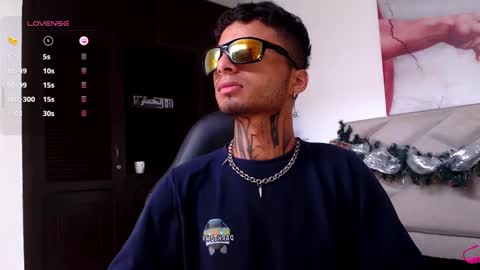 juancamilo66_ online show from December 23, 2024, 7:09 pm