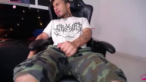 juancamilo66_ online show from February 7, 2025, 6:02 pm