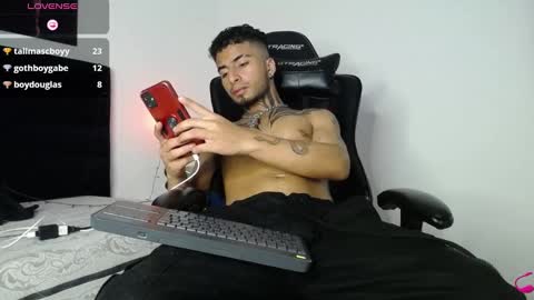 juancamilo66_ online show from February 9, 2025, 8:11 am