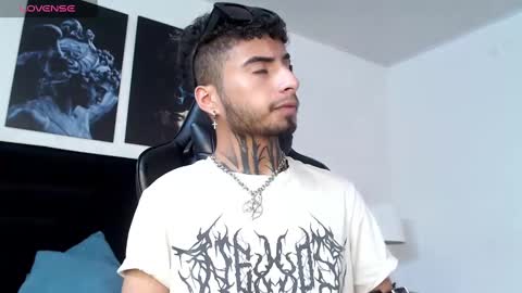 juancamilo66_ online show from February 23, 2025, 7:38 pm